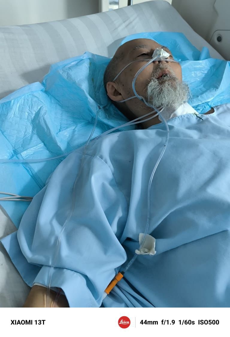 Salam, sesiapa yang mengenali Coach Lahat ( Haji Lahat Dadok Bin Sulik), beliau sekarang dimasukkan ke hospital di Madinah. Beliau mengidap “uncontrolled diabetes” setelah selesai ibadah umrah bersama isteri. Mohon doa kesembuhan Hj Lahat, dan kemudahan kembali ke tanahair
#YAKEB