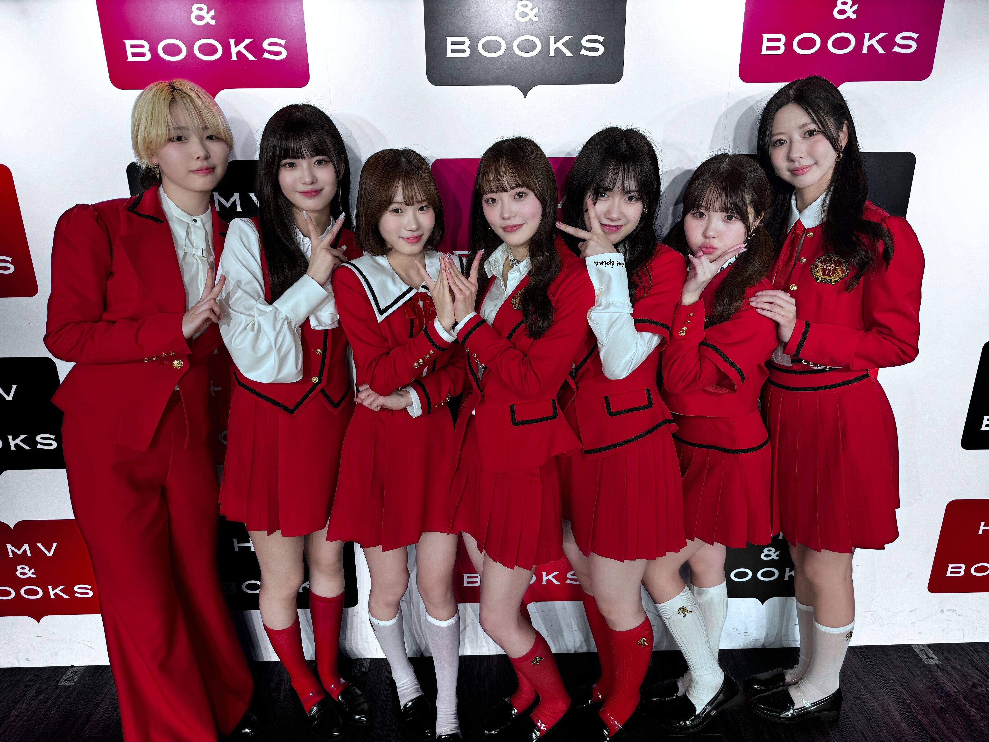 GisRqT2bAAAWU1x?format=jpg&name=4096x4096