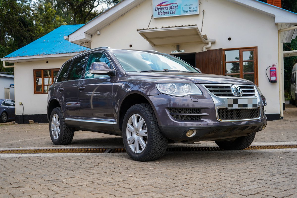 DriversMartKe's tweet photo. We also sell locally pre-owned units, such as this pristine 2008 VW Touareg, which can be yours for 2.2 million. Notable features and specs include:
-Mileage 125,240km
-3000cc turbodiesel V6 engine
-6-speed automatic transmission
-100-liter fuel tank
-AWD with diff locking https://t.co/8VDQNRldAE