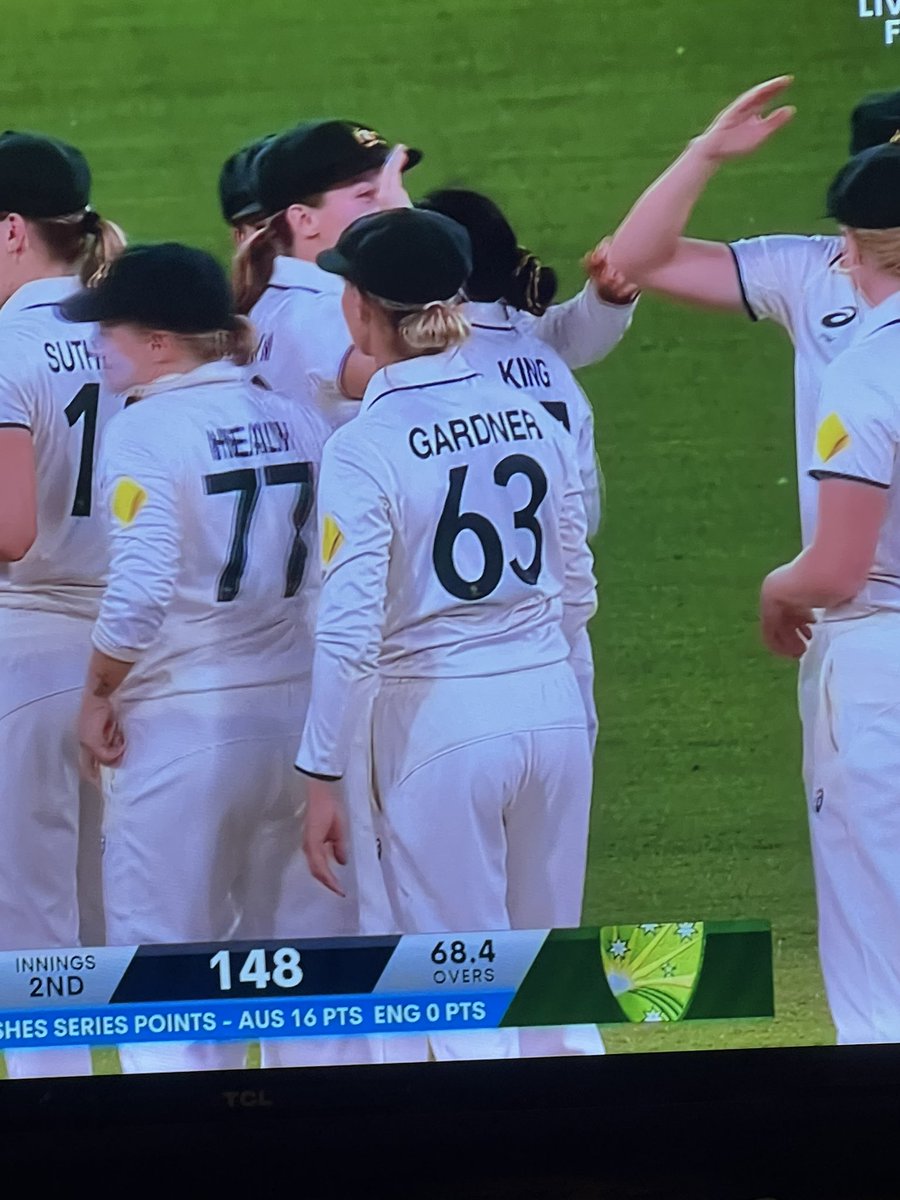 Whitewash #theashes These women are just phenomenal! 

So proud!