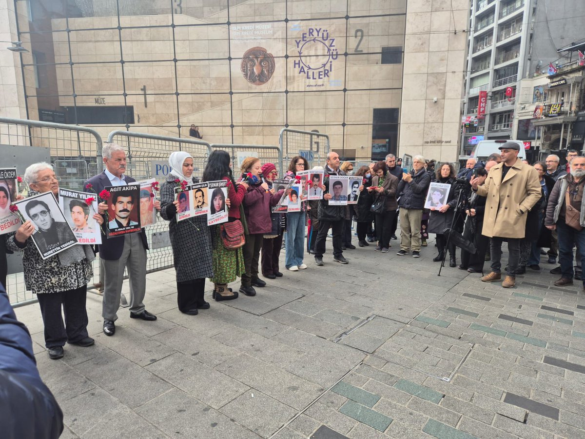 Cumartesi Anneleri 1036 haftadır adalet arıyor!

İnsan Haklarından Sorumlu İl Başkan Yardımcımız Selahattin Erbaş ve Komitemiz, Cumartesi Anneleri'nin 1036. haftasında gerçekleşen eyleme destek verdi.