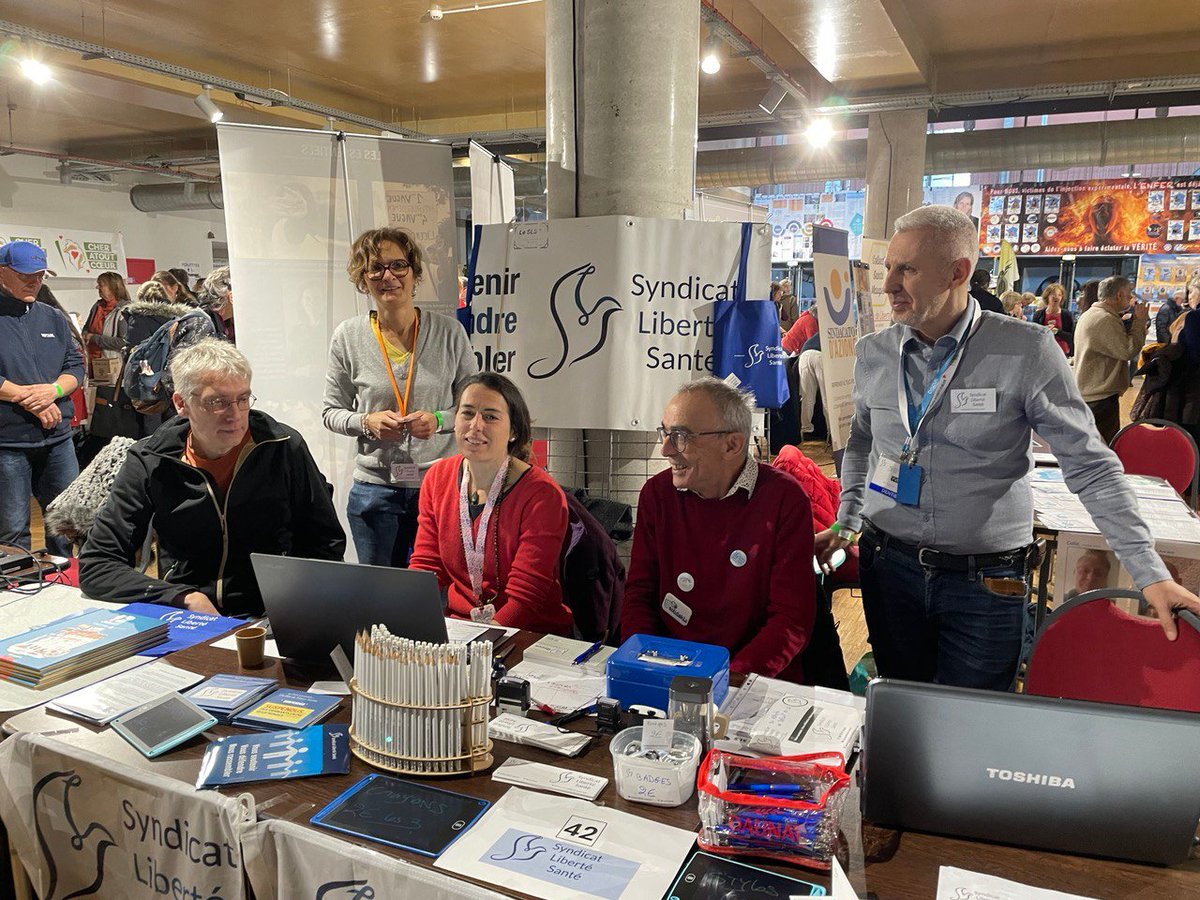 SyndicatSLS's tweet photo. 📅 Événement 🕊
🧠👶💉 "2èmes Rencontres Citoyennes Internationales"
@CherAtoutCoeur 
 
📸 Sur le stand du Syndicat Liberté Santé aux Rencontres Citoyennes Internationales à #Vierzon ! 🕊🏳️

👋Venez nous rencontrer !😊

#Santé
#ÉthiqueDuSoin🕊