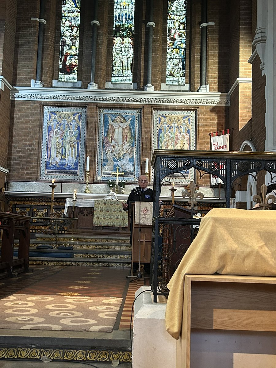 Officers attended All Saints Church E7 recently to introduce themselves to the congregation and provide any support they can to the local community. #CommunityCrimeFighting