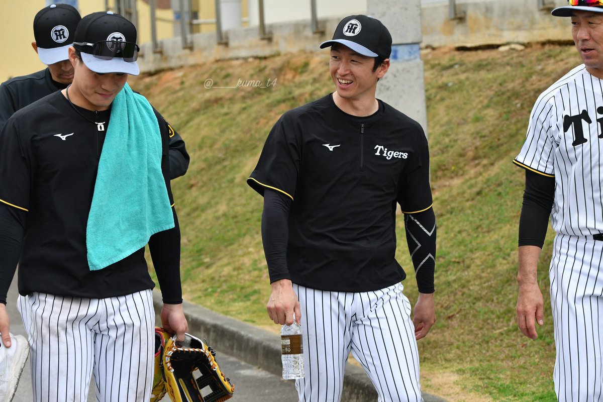 2025.2.1 宜野座 阪神 タイガース 春季キャンプ

キナチカが話しながらサブグラ行くとこに遭遇した←

 #近本光司  #木浪聖也 
 #阪神タイガース #hanshin #hanshintigers