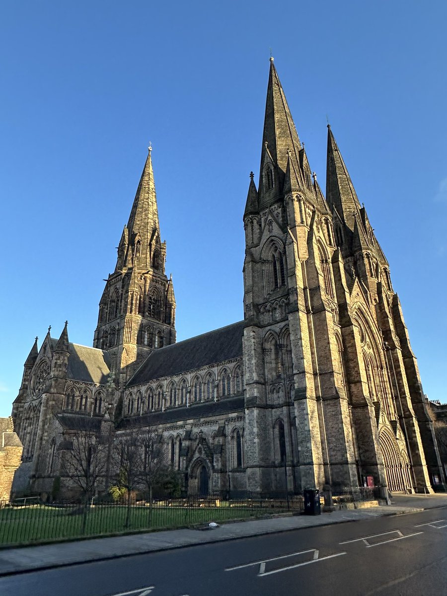 mutley7781's tweet image. St Mary’s Episcopal Cathedral, #Edinburgh
#Architect - #GeorgeGilbertScott
Central spire at 83.8 metre (275 foot) was to be the only one
The 63.7 metre (209 foot) high western spires are named after Cathedral's patrons, Barbara (south) & Mary (north) Walker
#SteepleSaturday