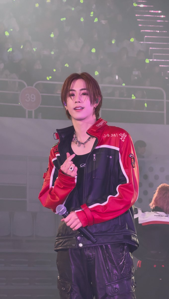 พี่มาร์ค!!! เกินไปค่ะ หล่อเกิน 😭😭😭

#GOT7_NESTFEST #GOT7_NESTFEST_Day2