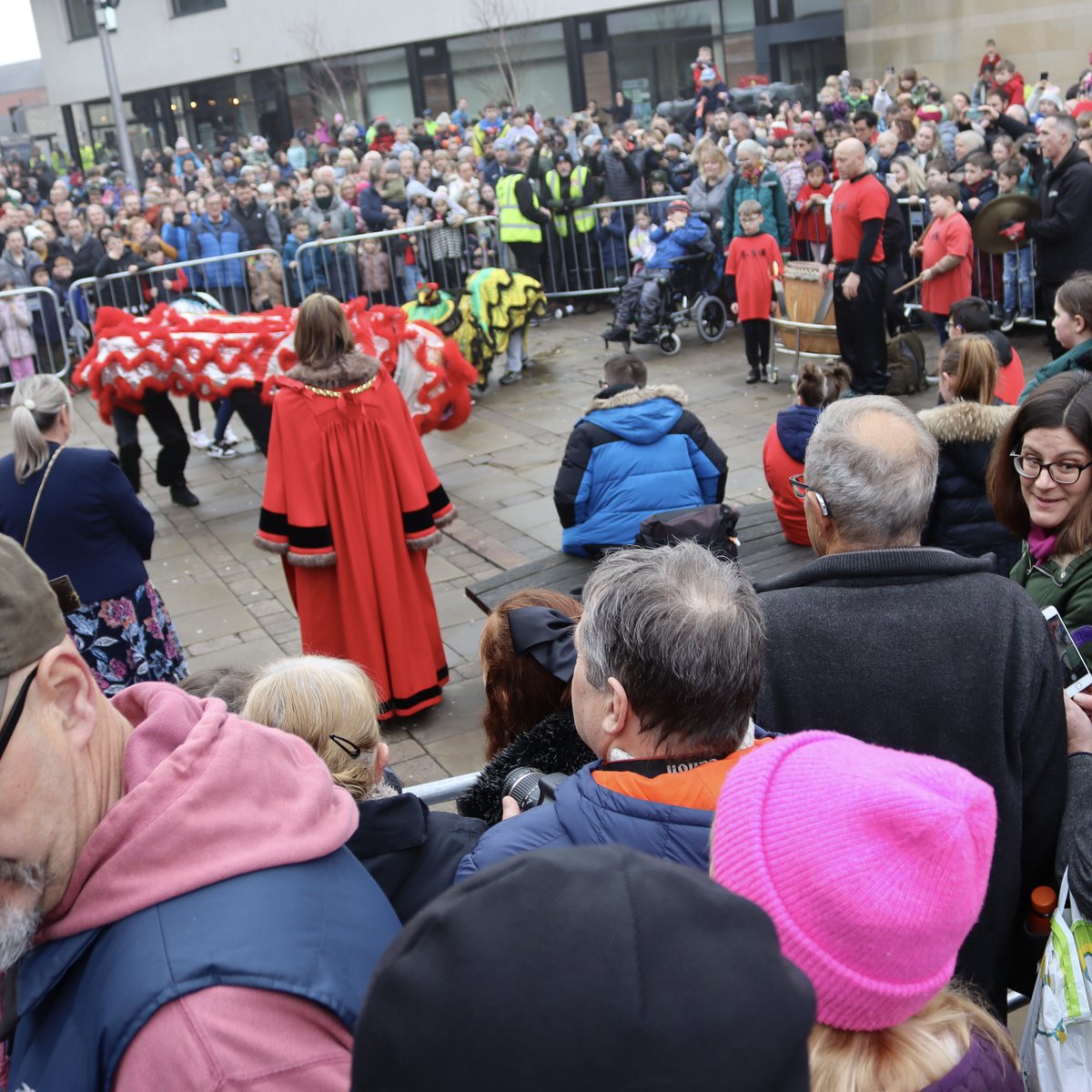 EnjoyWalkergate's tweet photo. One of the most vibrant and exciting traditions of #ChineseNewYear is the lion dance... and it really pulls in the crowds here at #Walkergate! 🧧🥬🐍
Whether you're celebrating today, or simply enjoying the vibrant atmosphere of #CNY in #Durham, "Gōngxi Fācái" to all! https://t.co/lcIPykPLpX