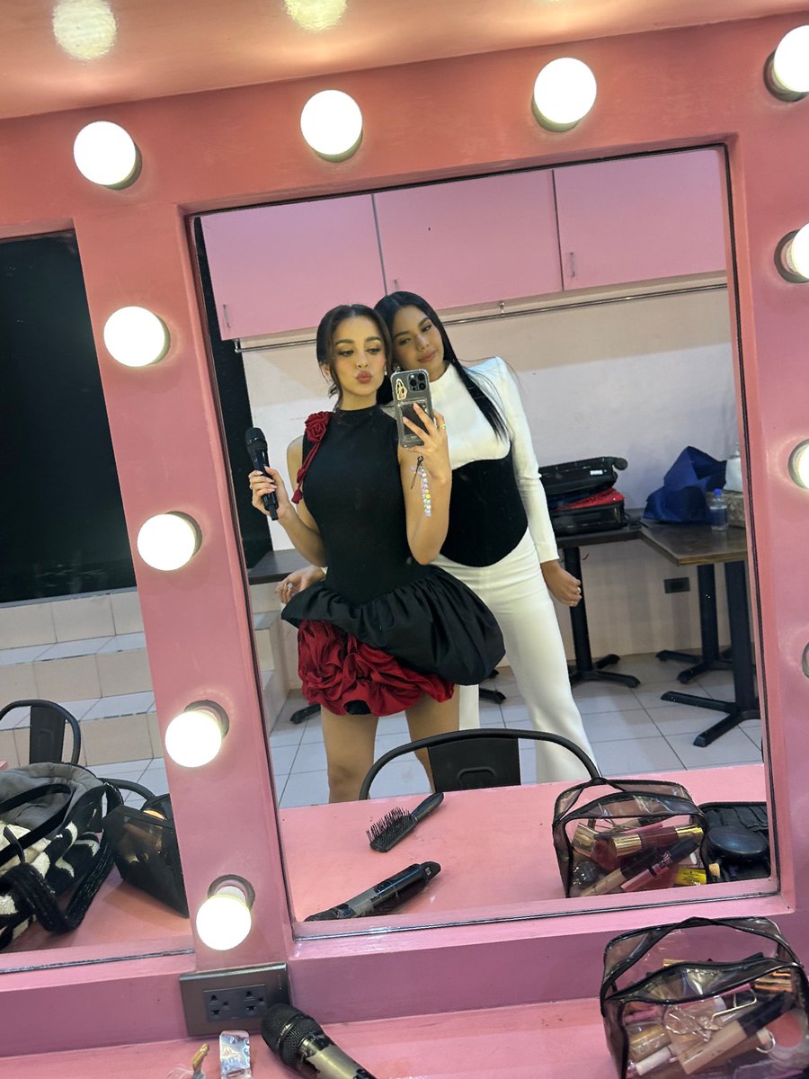 amyviranya's tweet photo. Today was a huge success 🌹♥️ thank you everyone for coming out … I love u Phillipines  x

#CJAmyMeetnGreetMNL
#MissGrandInternational
#WeAreGRANDthe1andOnly
#CJOpiaza
#AmyViranyaBerry
#S9TConcert #CDM https://t.co/ZiBKVbQQnv