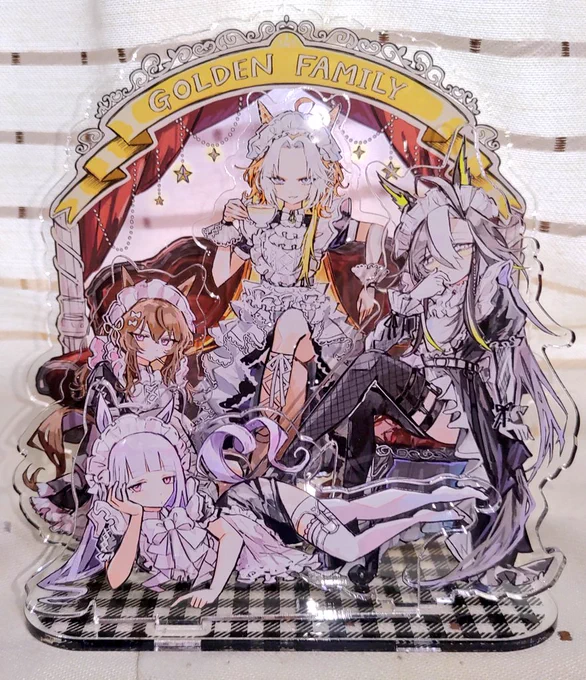 くもさん( )の黄金一族メイドアクスタとおちびアクキー届いてた!いや…これはすごい。4人並べると迫力と立体感が凄い。冬コミでは買えなかったので今回お迎えできて嬉しい。おちびはルドルフとエースを。以前お迎えした2人と並べて良い感じ。残りの昭和世代も出たらお迎えしたい。 