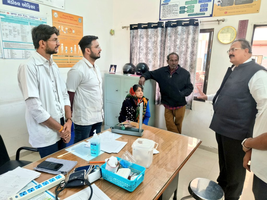 ગાંધીનગર જિલ્લાના ક્લેક્ટર શ્રી મેહુલ દવેએ કલોલ તાલુકાના ડીંગુચા ગામના CHC આરોગ્ય કેન્દ્રની મુલાકાત લઈ ડૉક્ટર તથા મેડિકલ સ્ટાફ દ્વારા કરવામાં આવતી ઉત્તમ કામગીરીને બિરદાવી

પ્રેરણા પ્રવાસના ઉપક્રમે થયેલી આ મુલાકાત જનસંપર્કનું તથા લોકસંવાદનું માધ્યમ બની રહી છે. આરોગ્ય કેન્દ્રની