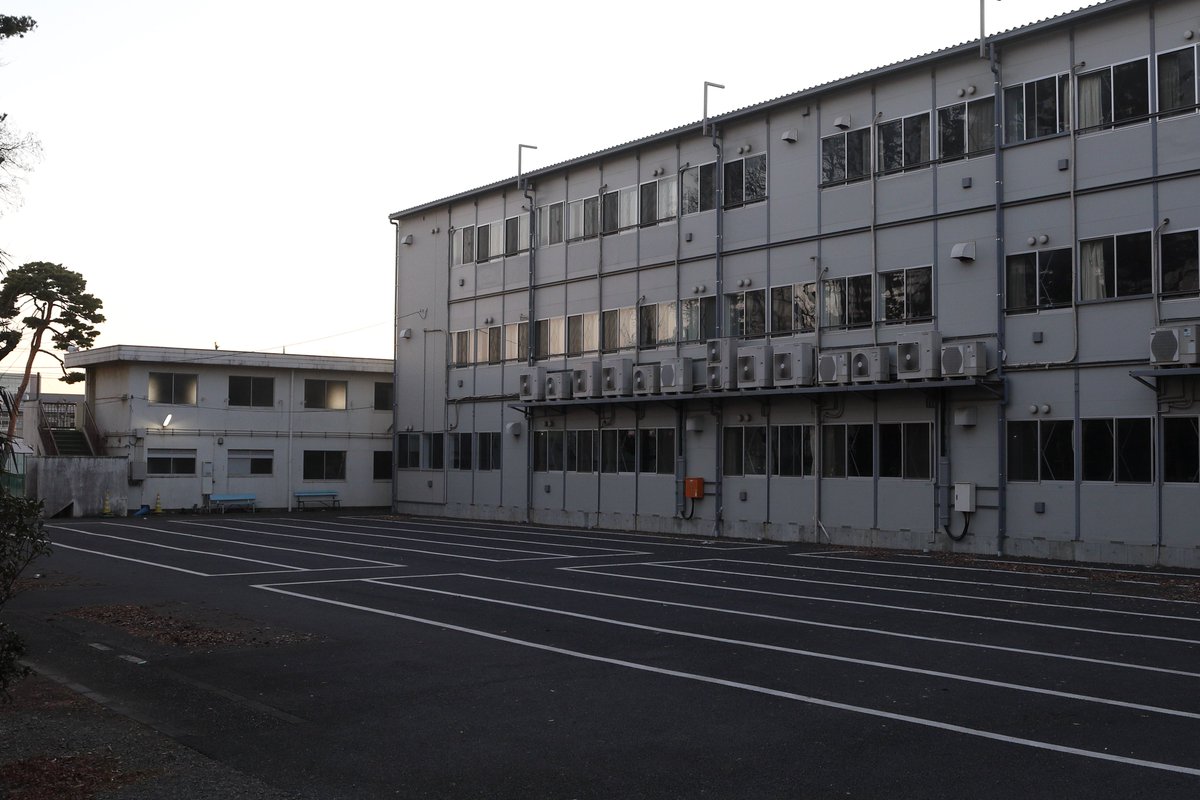 TFHS_photo's tweet photo. Thank you! プレハブ校舎　
2020.7-2025.2

本日付で仮校舎の解体工事が開始。この場所はいずれテニスコートへ蘇ることになります。
20年7月の完成より4年と半年。
数多の思い出の住処。さようなら。 https://t.co/XtDNFmiGjP