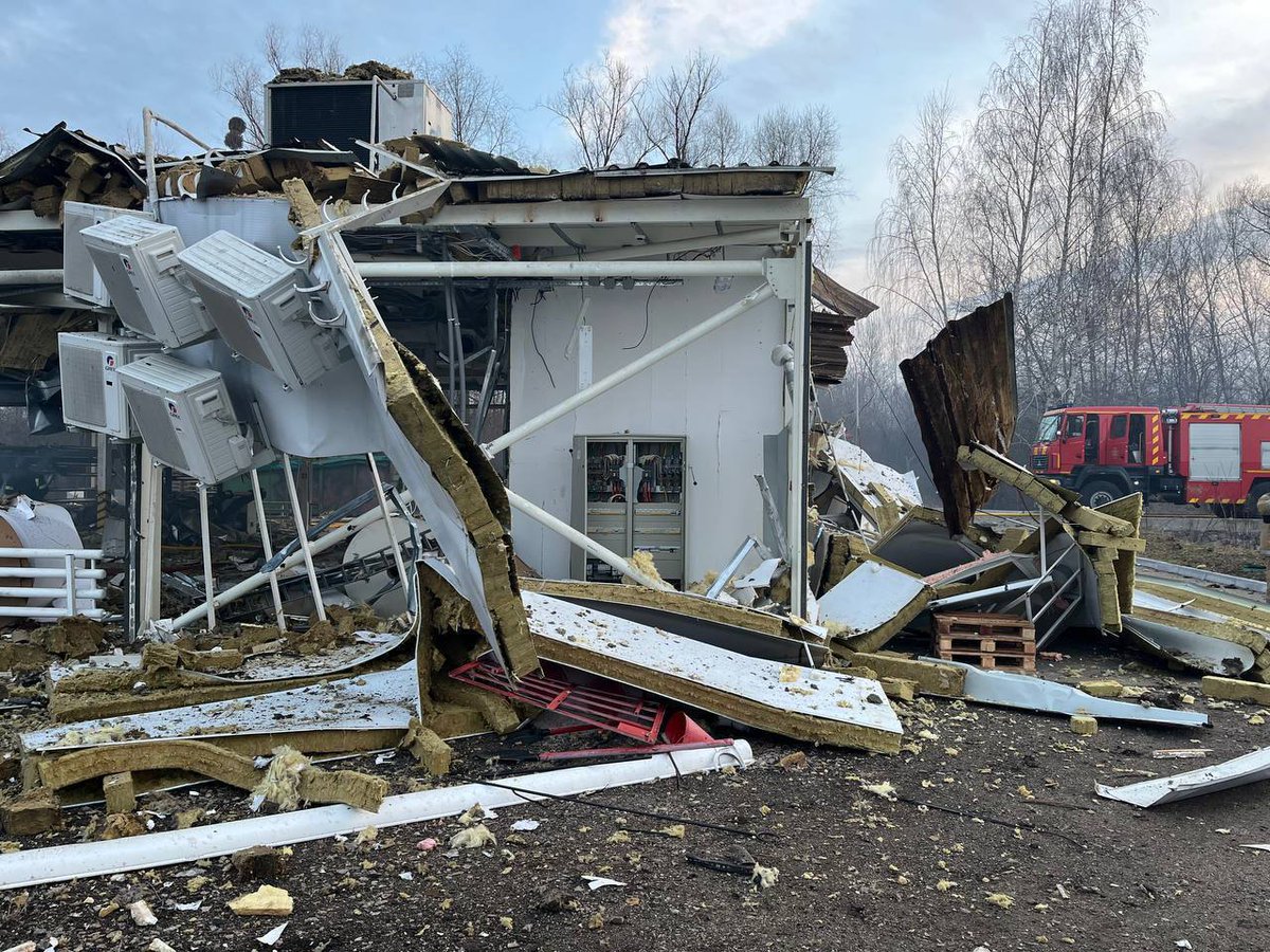 TWMCLtd's tweet photo. As #Ukraine's President says, there was also damage in #Kyiv (region).
Drone debris caused a fire and damage to 2 houses in #Boryspil while a warehouse was virtually destroyed in the #Fastiv district.
#StopRussia https://t.co/te5KSSIKTN