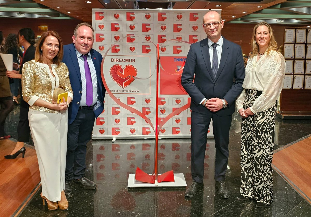 Educarm's tweet photo. Acompañamos ayer a la Asociación de Directivos de Educación Infantil y Primaria de Murcia @direcmur, que celebró su IV Cena de Gala en beneficio de los colegios de #Valencia afectados por la #DANA.

#Direcmur nació en 2017 y cuenta con más de 650 asociados. 

#educación #RegióndeMurcia