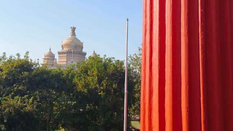 Deepa_Majumdar's tweet photo. The majestic view of the Vidhan Soudha from the galleries of Attara Kacheri https://t.co/KuUpNQwKOi