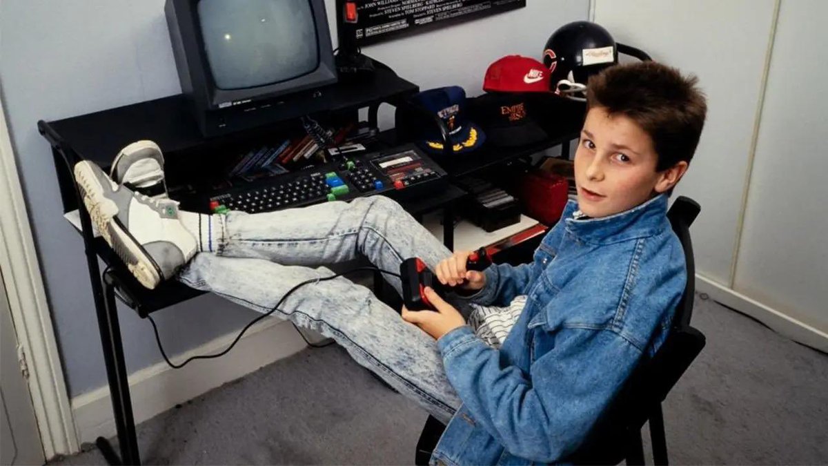 Old school pics of celebs playing video games part 2