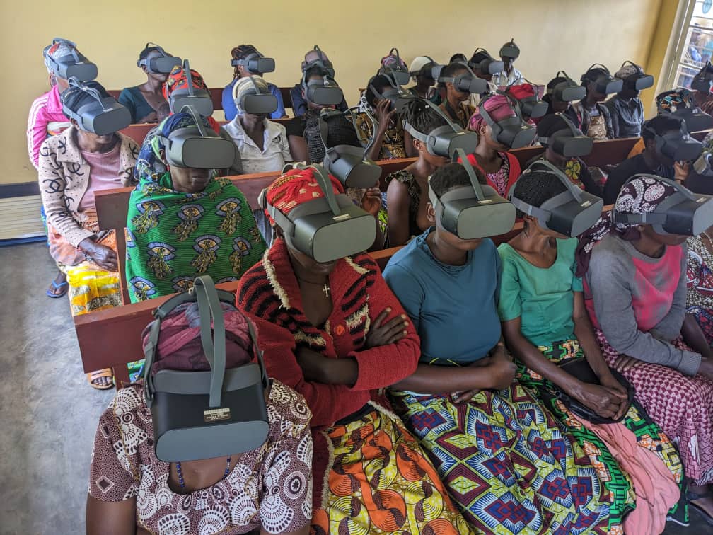 byukavuba's tweet photo. Rwandan pigs farmers are being trained using VR.

U Rwanda mureba...😂 https://t.co/VK49JlLKf2