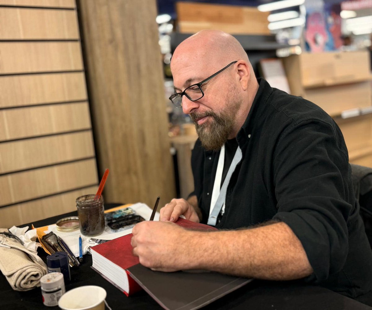 N'oubliez pas ! A l'occasion du Festival International de la Bande Dessinée d'Angoulême, l'artiste québécois Christian Quesnel, illustrateur de notre collector DRACULA, sera à la librairie Cosmopolite Angoulême !

Ca se passe aujourd'hui, de 15h à 16h :)