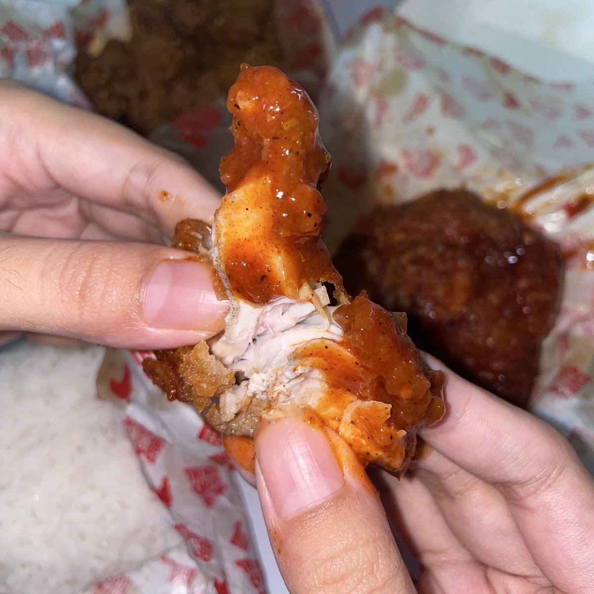 Hari ini bener” kalap banget Jajann Hot Side Story by Hangry sebanyak ini😭🫵🏻

Gimana ga kalap orang ada promo 30k udh dapet nasi, ayam, sama es tehh‼️