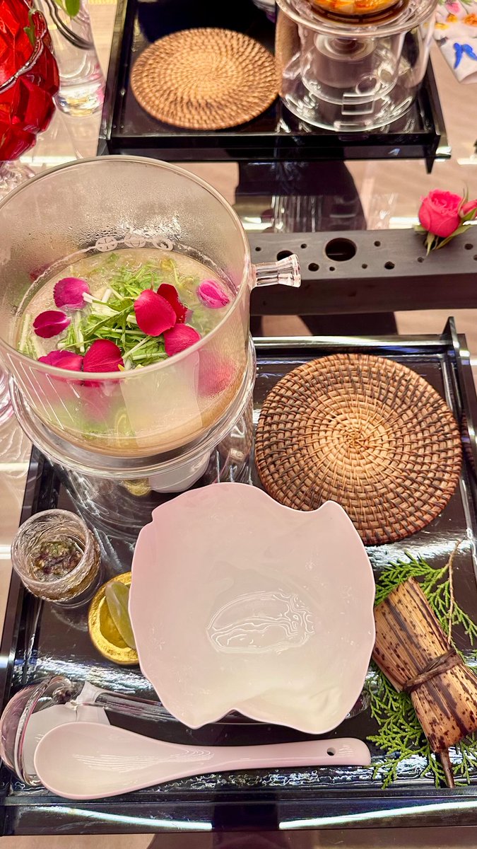 スイーツは心を癒し、陽の光は生活を温める。今日も素敵な一日になりますように。🌹