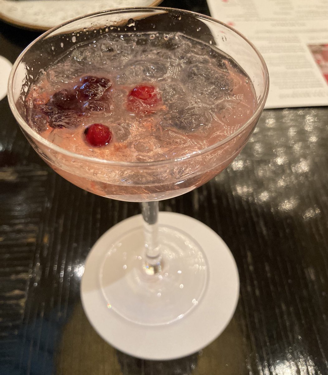 苺アフタヌーンティー🍓🍓🍓
お供はおダフです(๑•̀ㅁ•́ฅ