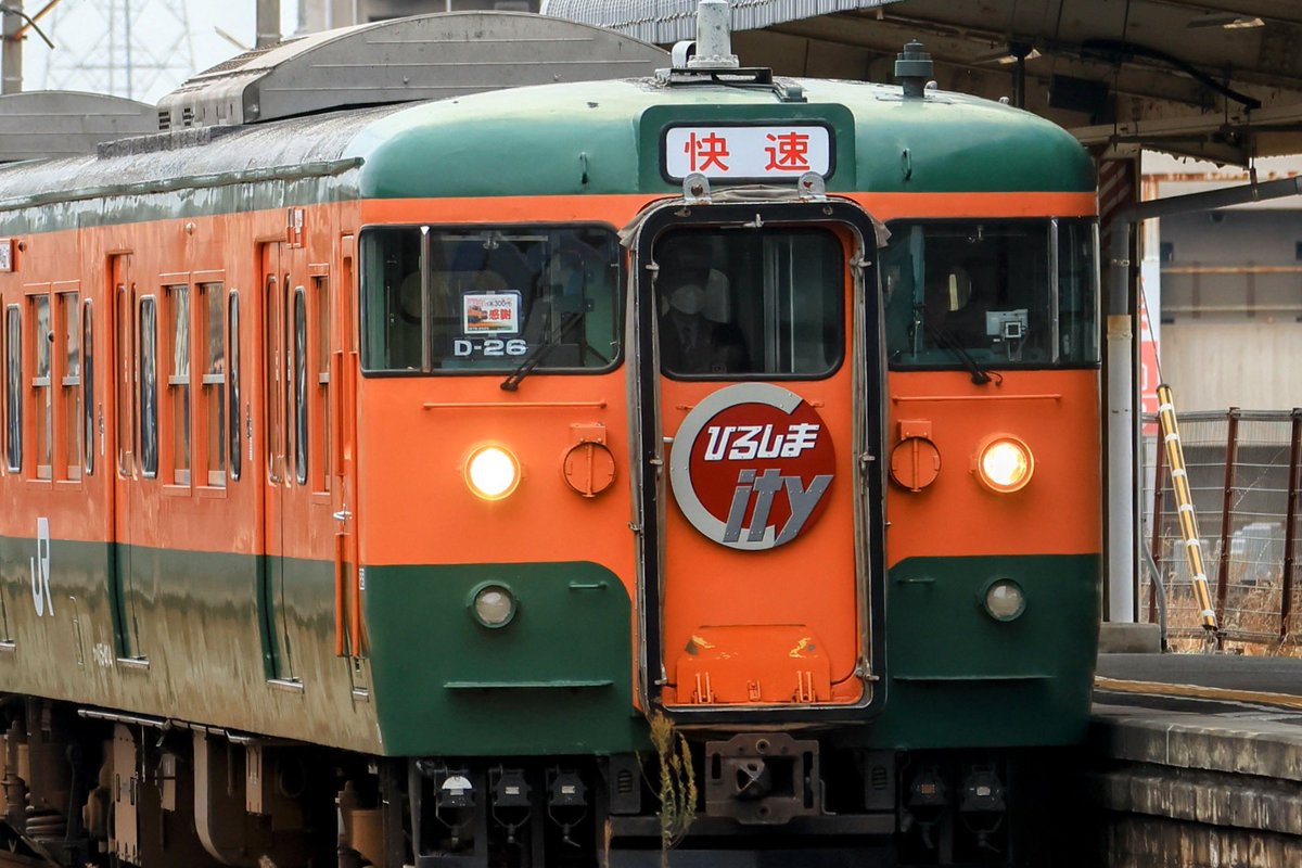 syousei747's tweet photo. 115系湘南色　ラストラン
岡山から下関への廃車回送 https://t.co/nX1HOzyjPB