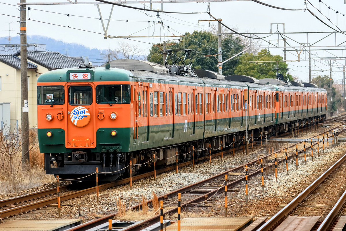 syousei747's tweet photo. 115系湘南色　ラストラン
岡山から下関への廃車回送 https://t.co/nX1HOzyjPB