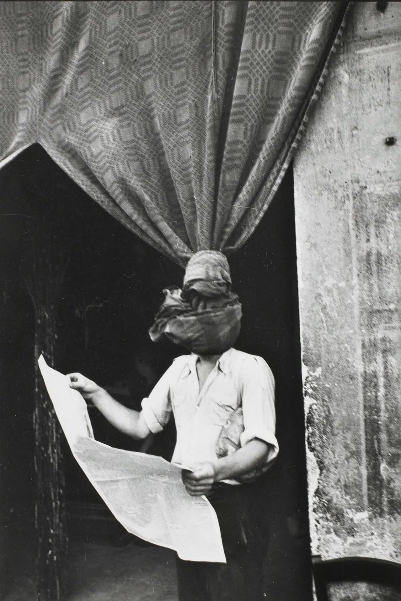 Henri Cartier-Bresson
Newspaper reader and tied drapes, 
Livorno, Italy, 1932.