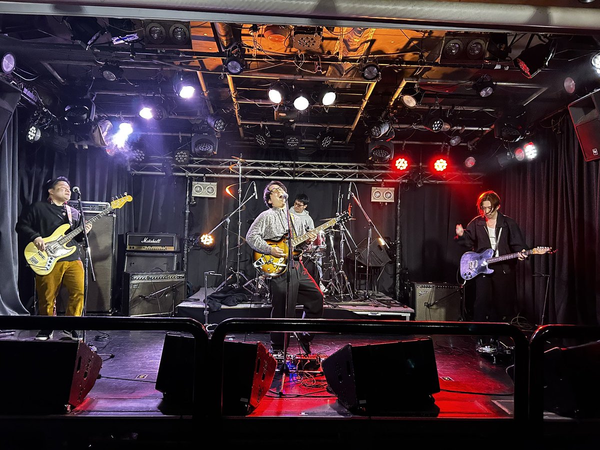otakusannnn's tweet photo. 高校の同級生とうちの初代Gtがやってるmodernacmeを観に行きました
UK感があったり洪水みたいなサウンドをぶつけてきたりと熱いバンドやってて刺激受けました
どっかで一緒にやりたいなあ https://t.co/sxnovcaSXl