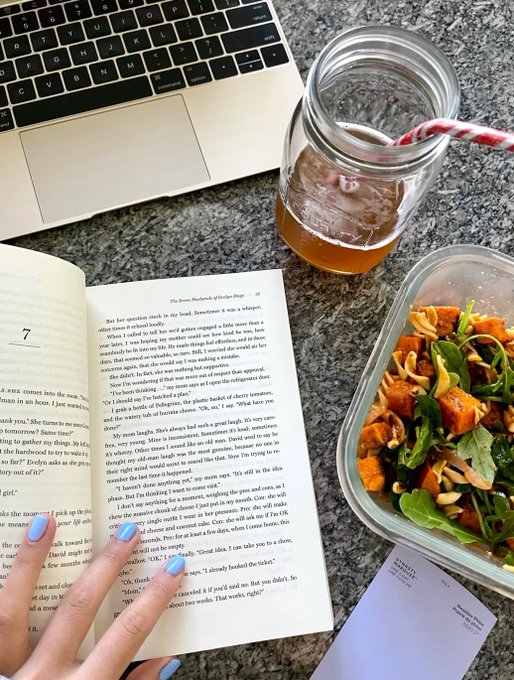 読書で頭を目覚めさせ、効率的な1日をスタートさせます📖📷<✨