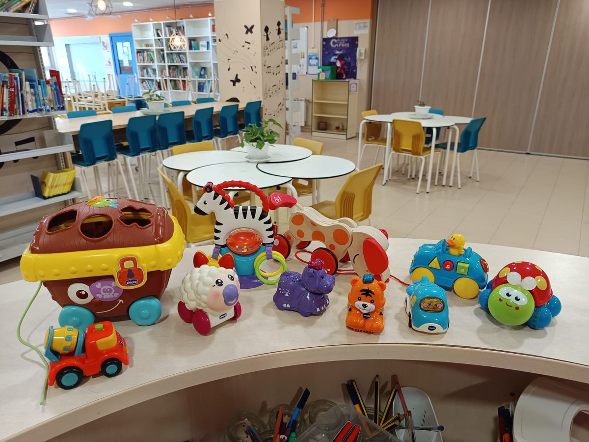 <a href="/EscMRodoredaBCN/">Escola Mercè Rodoreda - Barcelona</a> 
Dissabte i plou...podeu anar a la *Biblioteca/ Mediateca* de l.escola a jugar, llegir, obrir ordinadors, i el porxo gran i cobert per jugar.
Entrada per Avda. Meridiana
<a href="/BCNeducadora/">BCN Educadora</a> <a href="/Bcn_NouBarris/">Districte de Nou Barris</a> <a href="/consorciedubcn/">Consorci d'Educació</a> <a href="/prosperistan/">Associació Veïnal de Prosperitat-Nou Barris</a> <a href="/CasalBProspe/">Casal de Barri Prosperitat</a> <a href="/BCN_SantAndreu/">BCN_SantAndreu</a>
