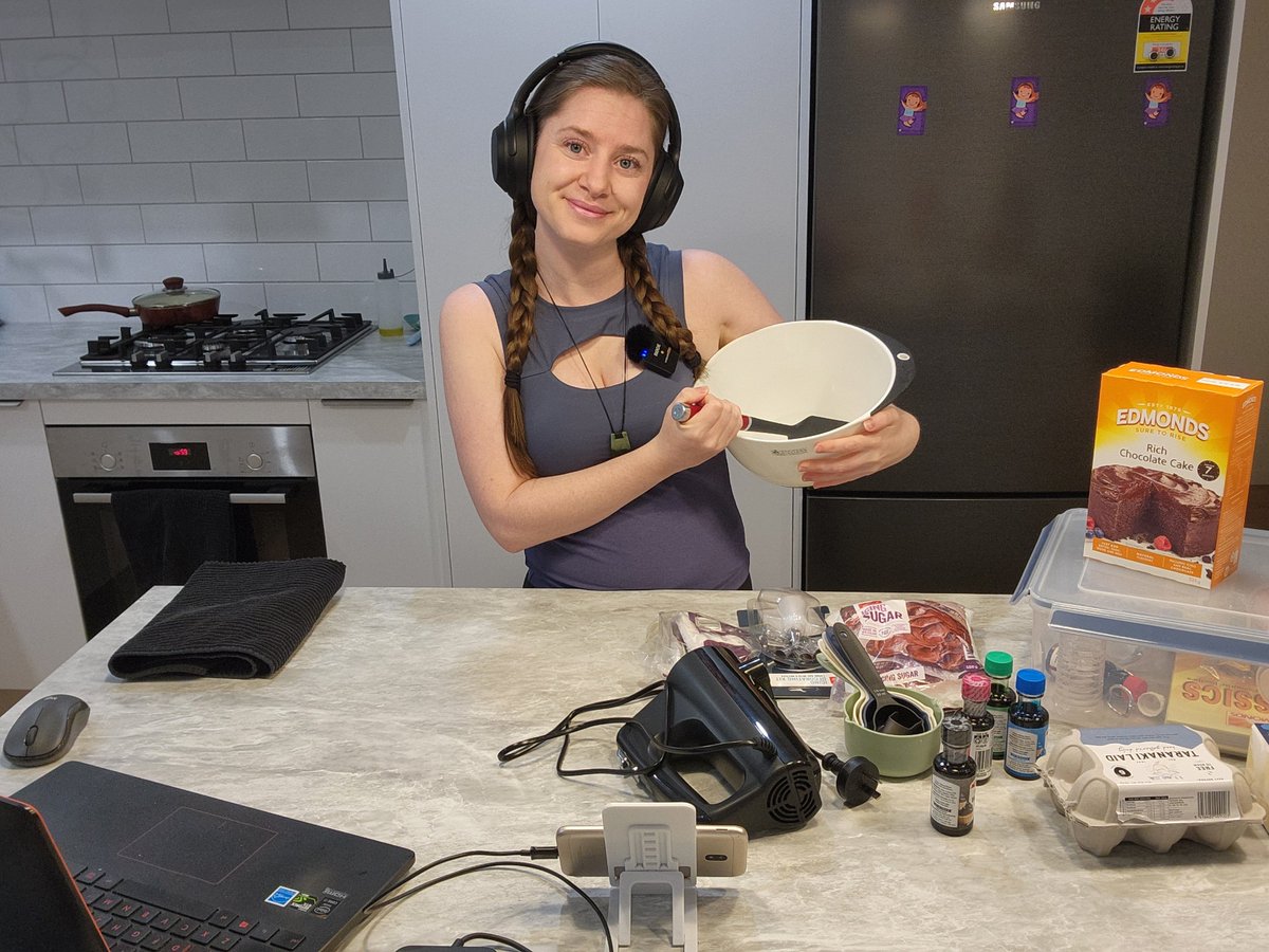 I can't believe we have been streaming for 5 years!! 🎉 So much fun and so much to be thankful for.

Baking a cake to celebrate, come check it out. 🎂