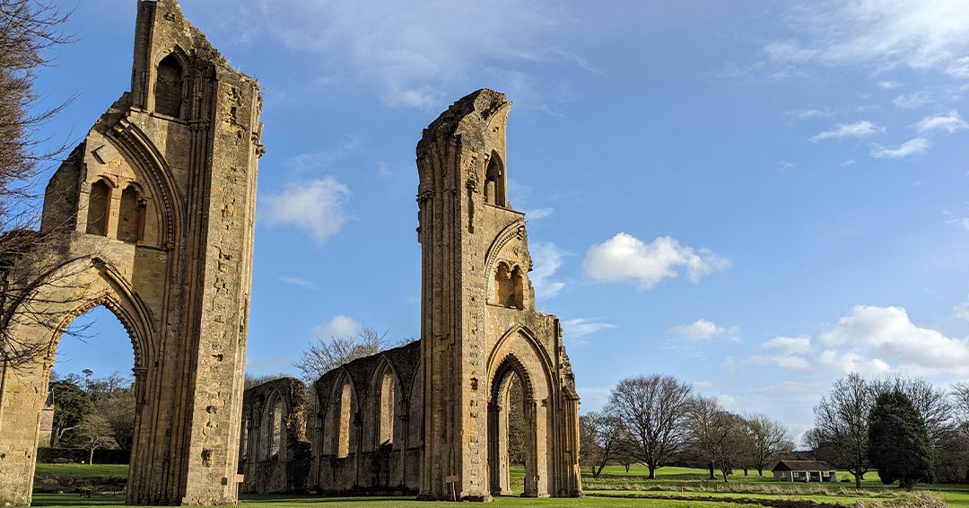 GlastonburyAbbe's tweet photo. Happy Saturday, and welcome to February! The abbey is open this weekend from 10am to 4pm (last entry 3:15pm).

#VisitSomerset #KidsGoFree #DaysOut #History #Heritage #Ruins https://t.co/QNnhb4UwK4