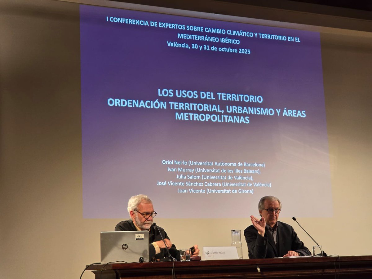 Geografia_UAB's tweet image. Aquests dies hem tingut a València una representació de @Geografia_UAB amb motiu de la seva participació a la conferència &quot;Canvi climàtic i territori al Mediterrani ibèric&quot;: @annabadiap, @CarmeMirallesGu, Oriol Nel·lo i @apelachs.