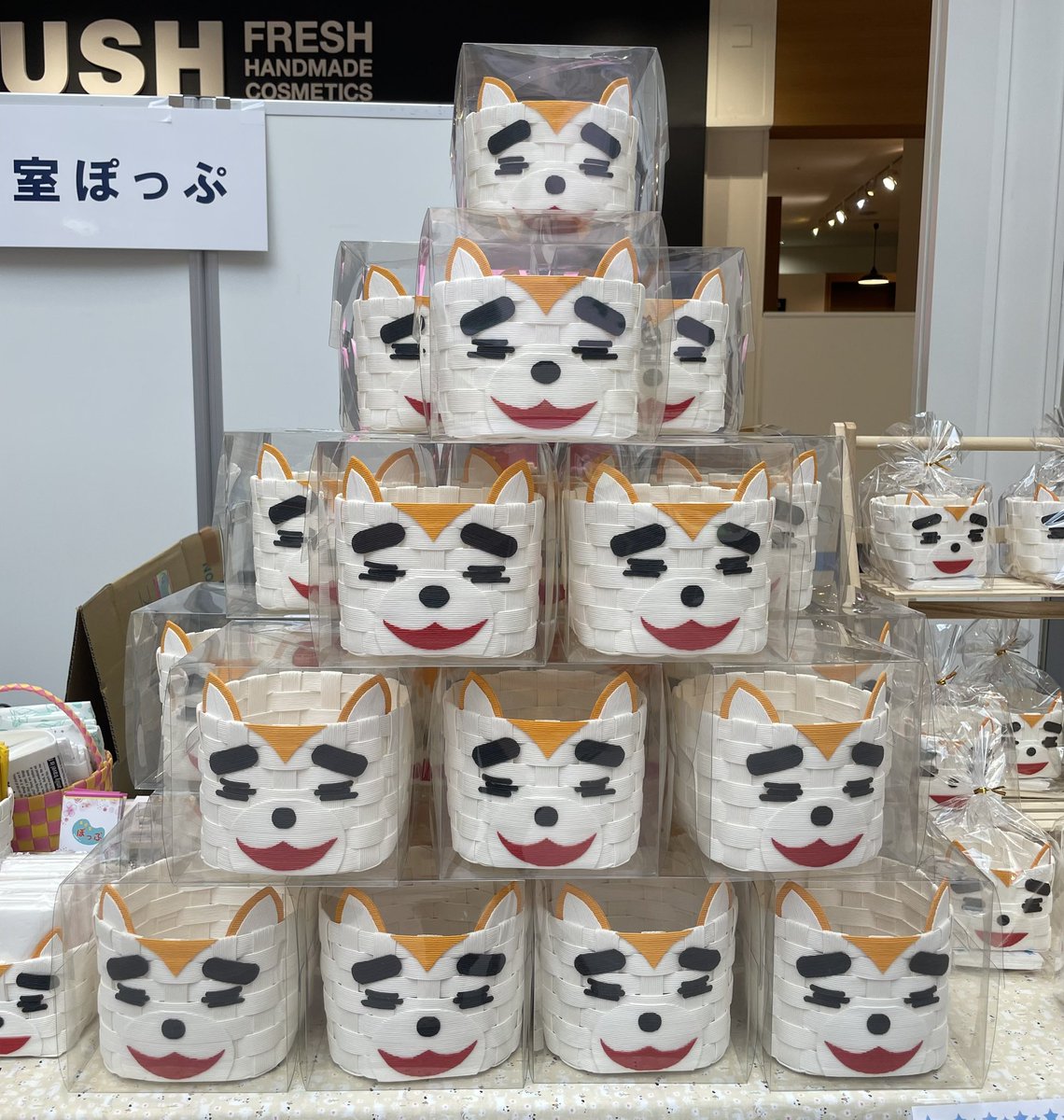 maririnn1999's tweet photo. 今日は、あーまん誕生祭ファンミーティングに来て頂き、私の作ったグッズをお買い上げ頂いた方々💕💕本当にありがとうございました😊
これからもあーまんはもちろん美容室ぽっぷ（ハンドメイド部）もよろしくお願い致します🫶🏻 https://t.co/wvmY49XTs2