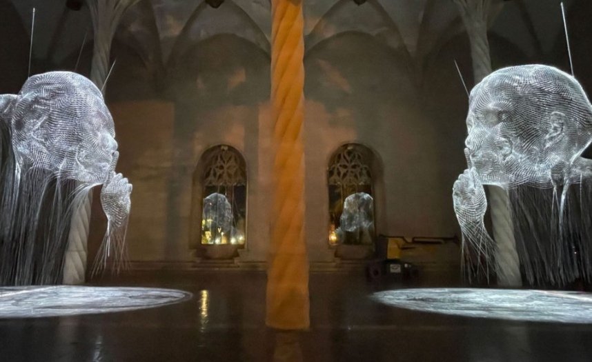 LuciaAlbAlc's tweet photo. ¡Palabras!
Su valor es, sobre todo, el que connotamos...

¿Dónde se hallará la verdad
si no es en el que las dice para entenderse, para escudarse o para el degüello? 

👇 Mirall, Jaume Plensa https://t.co/5fHOveV0uo