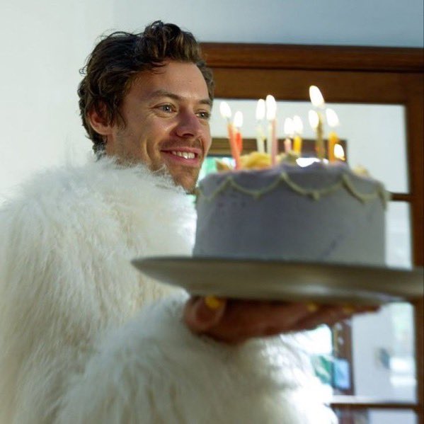 Happy birthday to the most kindest person on this earth. We have no words to thank you for everything you have done for us throughout all these years. It's hard to put into words how proud we are of you. We hope you have an amazing birthday. #HappyBirthdayHarry We love you ❤️