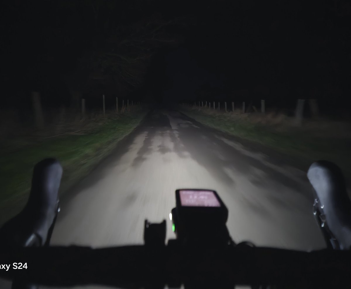 Early morning start #cycling #outside <a href="/ravemen_jp/">RAVEMEN（香港）電子有限会社</a>