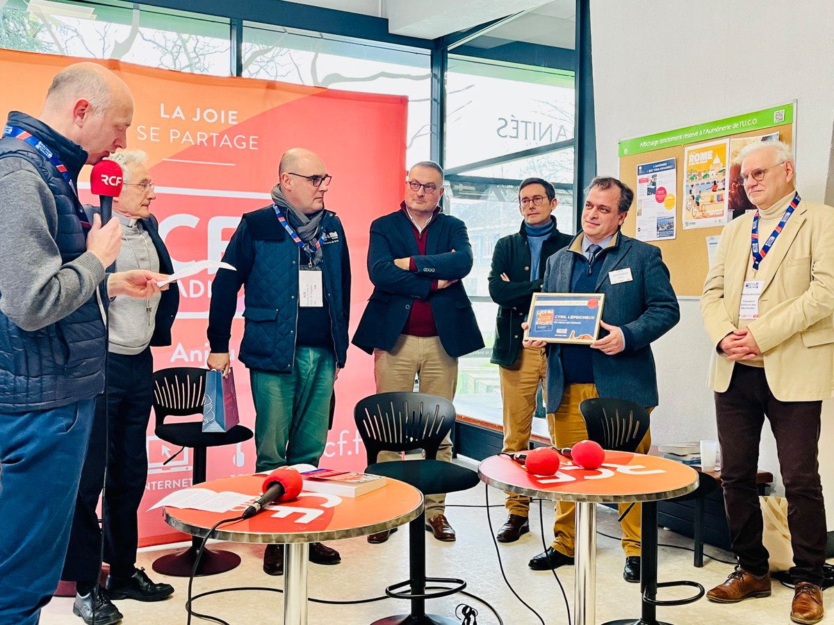 Emilie Pourbaix (@e_pourbaix) on Twitter photo Remise du prix du 1er festival du livre chrétien à Cyril Lepeigneux, <a href="/EditionEmmanuel/">Éditions Emmanuel</a>
<a href="/FranceCatho/">France Catholique</a>
partenaire du festival et présent sur place toute la journée! Remise du prix du 1er festival du livre chrétien à Cyril Lepeigneux, <a href="/EditionEmmanuel/">Éditions Emmanuel</a>
<a href="/FranceCatho/">France Catholique</a>
partenaire du festival et présent sur place toute la journée!