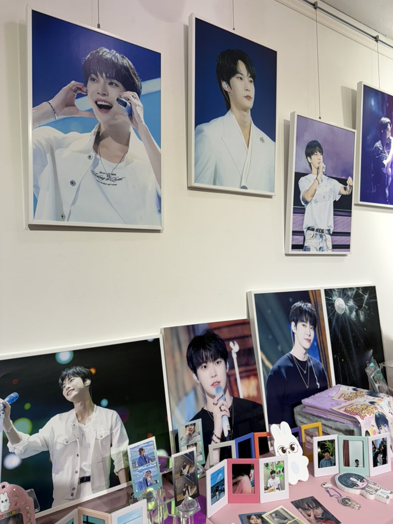 #사랑에빠지기까지2시간1분전!

포스터 보고 귀여워서 갔어요 🩷🩷 특전 완전 예쁘고 럭드로 포카홀더랑 안경닦이 겟 😆

📍카페라래