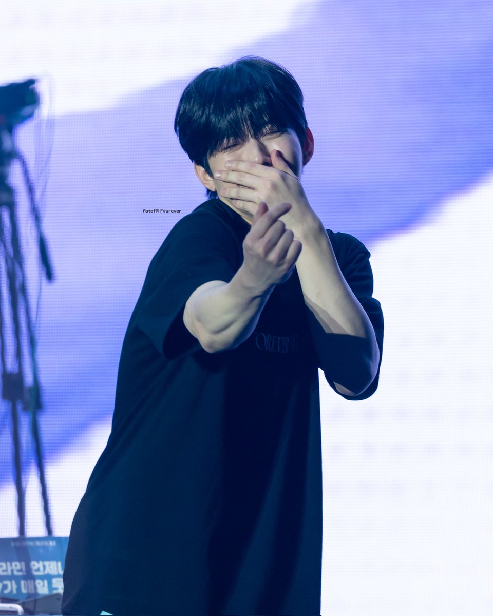 250201 부산콘 첫콘
고척의 감동 재연중🫰🏻
 #도운 #Dowoon #DAY6 #데이식스