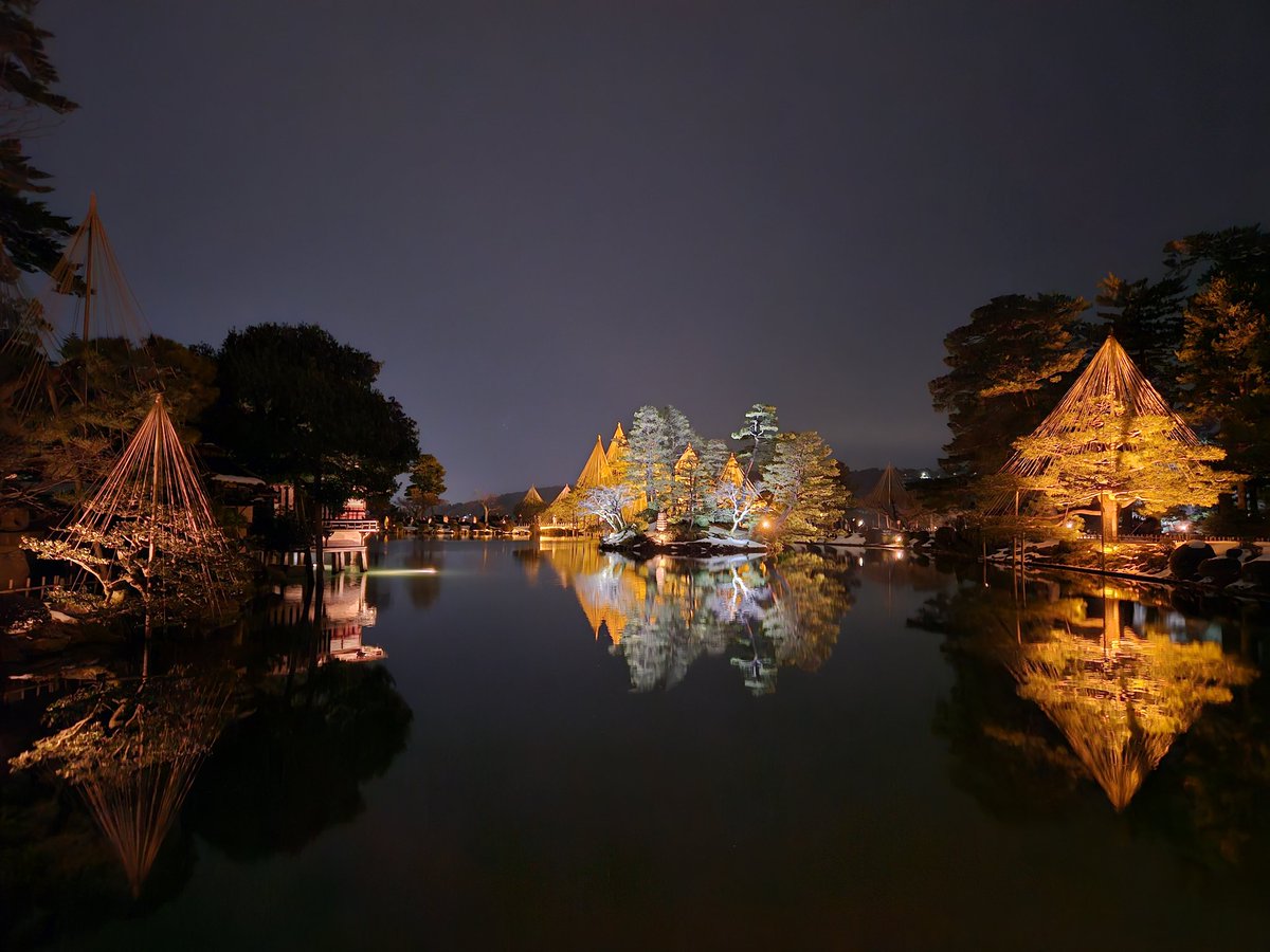 llaarll's tweet photo. 兼六園ライトアップがあると聞いて
ことじ灯篭はすっごく並んでたのでスルーです https://t.co/eUSRFK5ymc