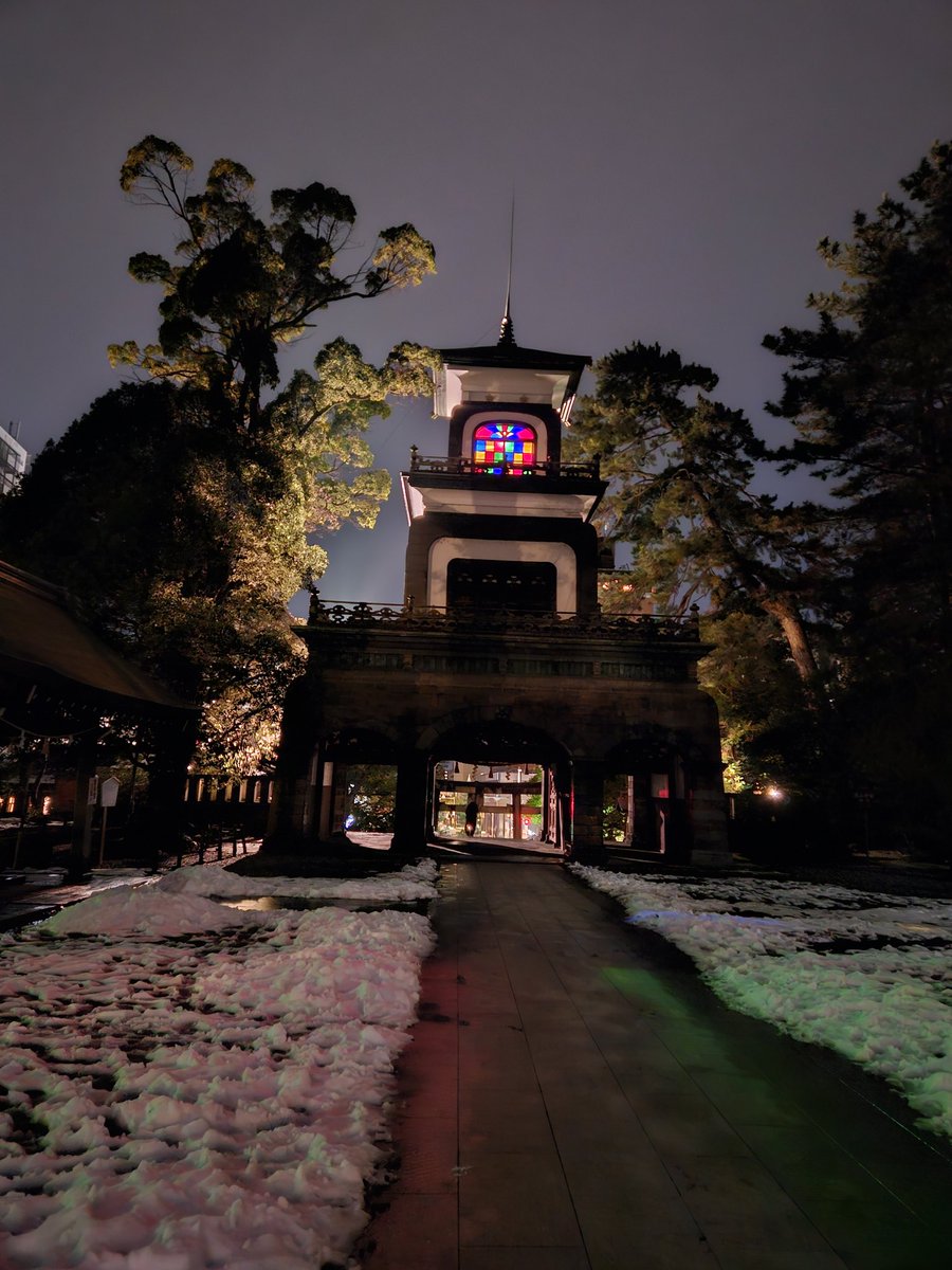 llaarll's tweet photo. 兼六園ライトアップがあると聞いて
ことじ灯篭はすっごく並んでたのでスルーです https://t.co/eUSRFK5ymc