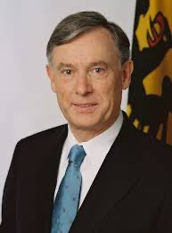 Fritz Felgentreu (@fritzfelgentreu) on Twitter photo In Bundespräsident Horst Köhler hatte Deutschland einen integren und würdevollen Repräsentanten, der sich im Amt und danach stets um unsere Republik verdient gemacht hat. Das <a href="/Reichsbanner/">Reichsbanner</a> 🇩🇪 trauert um ihn. Unsere Gedanken sind bei seinen Angehörigen. Er ruhe in Frieden! In Bundespräsident Horst Köhler hatte Deutschland einen integren und würdevollen Repräsentanten, der sich im Amt und danach stets um unsere Republik verdient gemacht hat. Das <a href="/Reichsbanner/">Reichsbanner</a> 🇩🇪 trauert um ihn. Unsere Gedanken sind bei seinen Angehörigen. Er ruhe in Frieden!