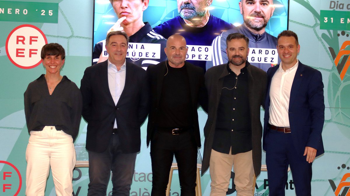 🔙 Nuestro entrenador <a href="/IniguezCalabuig/">Ricardo Iñiguez</a> participó ayer en una mesa redonda con motivo del XLVII Día de l'Entrenador/a de la Comunitat Valenciana 👨🏻‍🏫

📸 <a href="/FFCV_info/">FFCV</a>

#ViñaAlbaliValdepeñas #PrimeraDivisiónFS