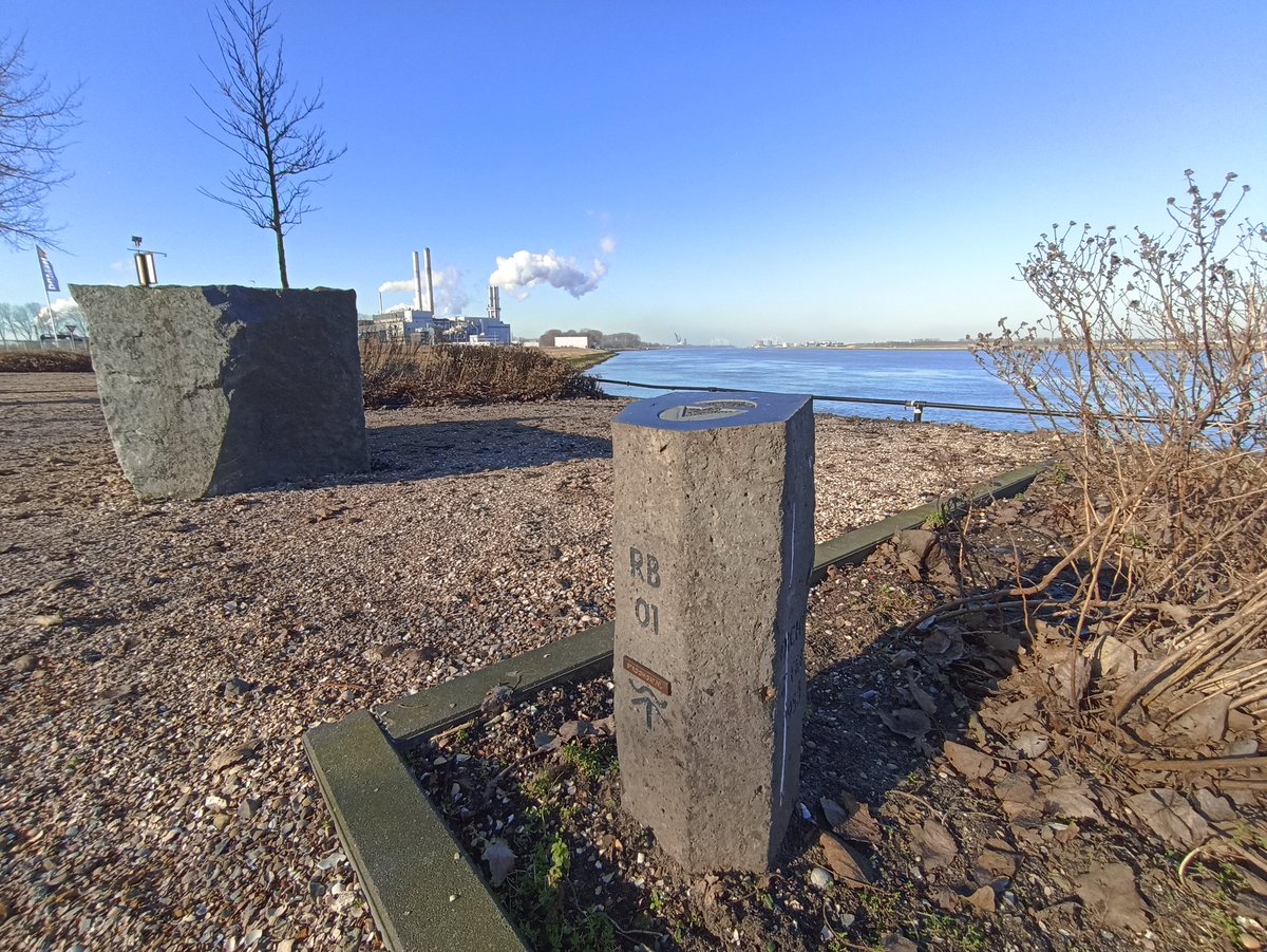 cockspan's tweet image. #watersnoodramp 1953 en 1825( noord Nederland). Vandaag ander weer 🌞en droge voeten. #Rozenburg @rotterdam #watersnoodsmuseum .