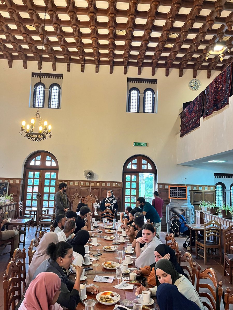 Engaging the French youth during their visit to ISTAC. Highlighted the importance of Royal Professor Syed Naquib Al-Attas' work in understanding the plight of our time. 

Merci mes amis!