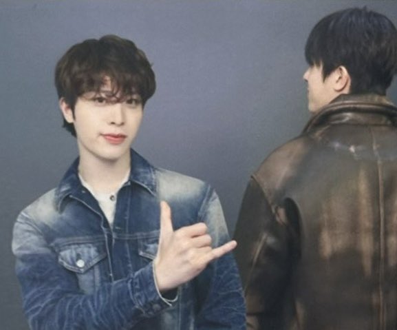 sjhfilters's tweet photo. Junghwan with junghwan 😂❤️ https://t.co/6d2adeCtwc