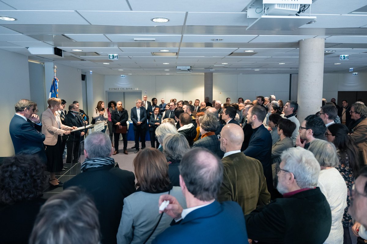 auroreberge's tweet photo. Une des plus belles missions au sein du gouvernement : honorer des femmes et des hommes d'engagement au nom de la République. 🇨🇵

@SBertail, c'est une vie d'engagement pour Troyes, pour l'Aube, pour l'inclusion et les droits des personnes en situation de handicap, pour le sport pour tous, pour les plus fragiles.