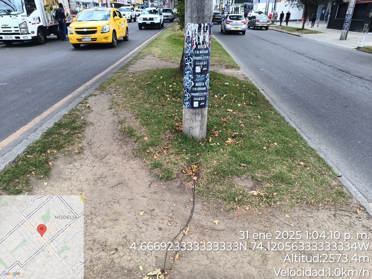 Por favor <a href="/EnelColombia/">Enel Colombia</a> <a href="/EnelClientesCO/">Servicio Enel Colombia</a>  en Bogotá, barrio Modelia están estos cables expuestos en el separador de la Av esperanza con Cr 75 reparados con cinta aislante.
Peligros para personas que se pueden enredar y animales de compañía se pueden electrocutar.