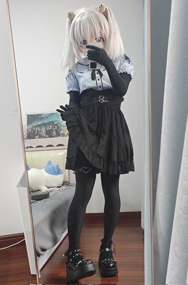 还是黑黑的w